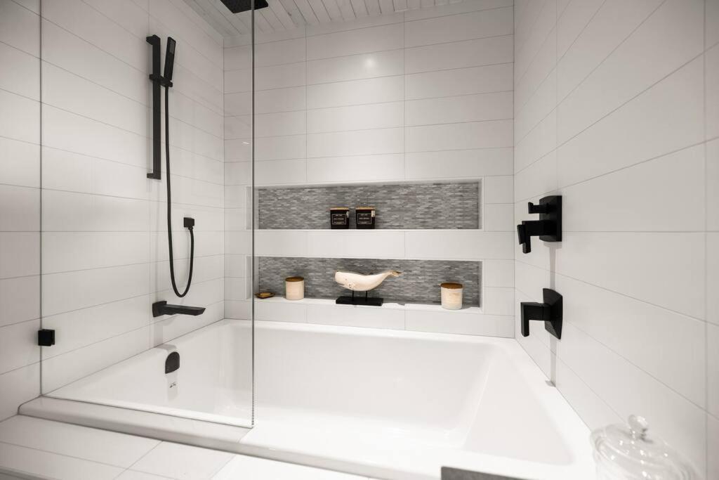 Kingfisher Manor Villa Sooke Dış mekan fotoğraf