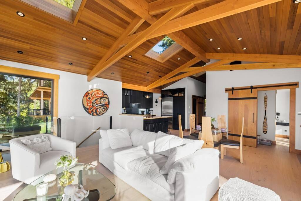 Kingfisher Manor Villa Sooke Dış mekan fotoğraf
