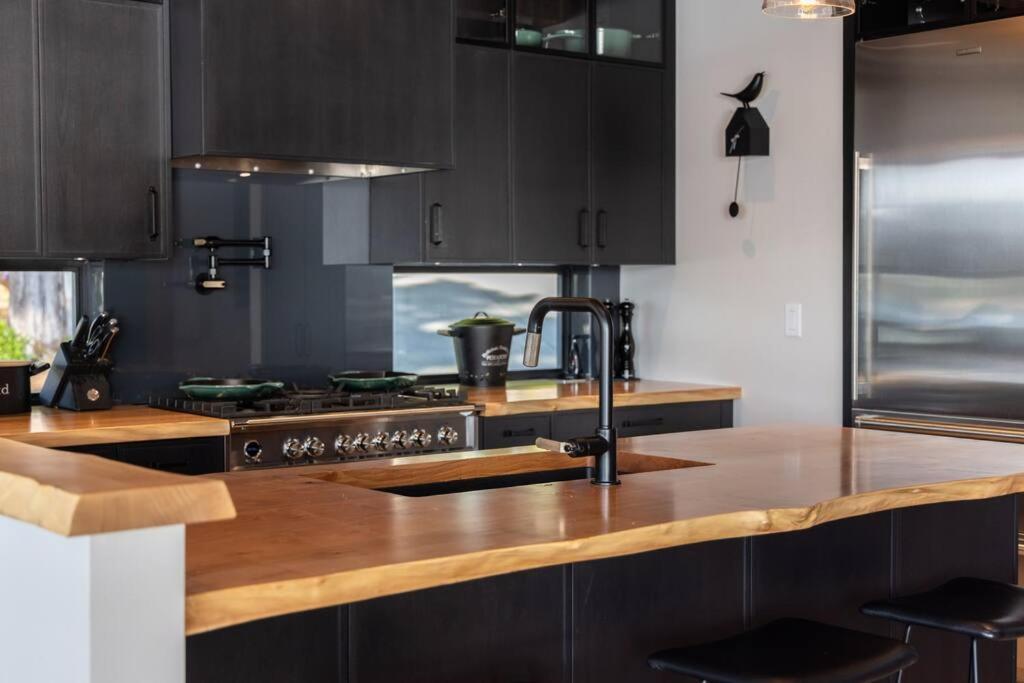 Kingfisher Manor Villa Sooke Dış mekan fotoğraf