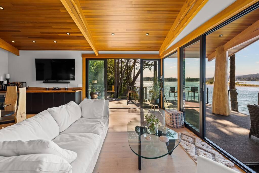 Kingfisher Manor Villa Sooke Dış mekan fotoğraf