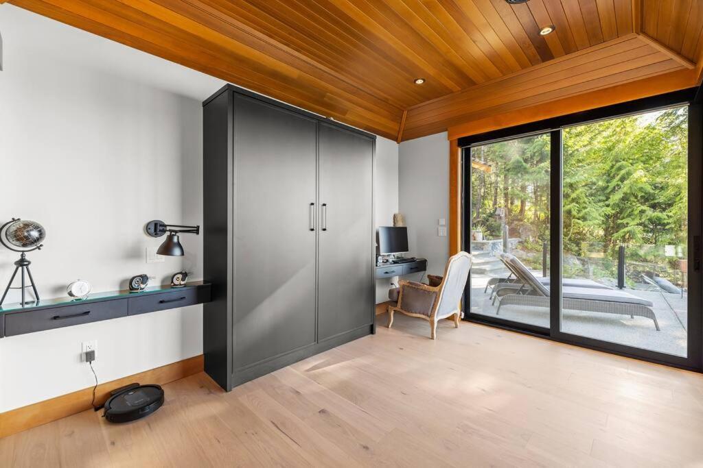 Kingfisher Manor Villa Sooke Dış mekan fotoğraf