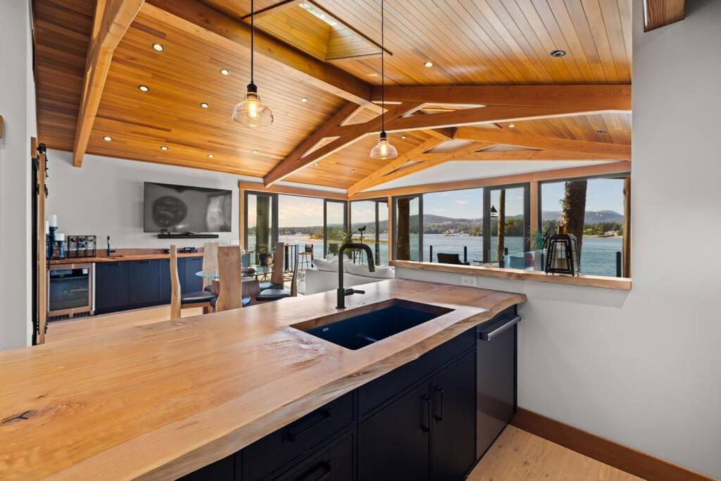 Kingfisher Manor Villa Sooke Dış mekan fotoğraf
